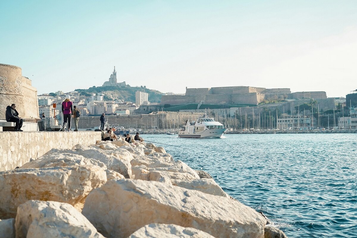 Litige en copropriété suite à un dégât des eaux Quel avocat sur Marseille_WATIO